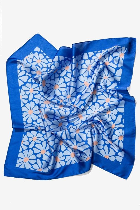 Bandana satinada azul estampado floral - Imagen 2