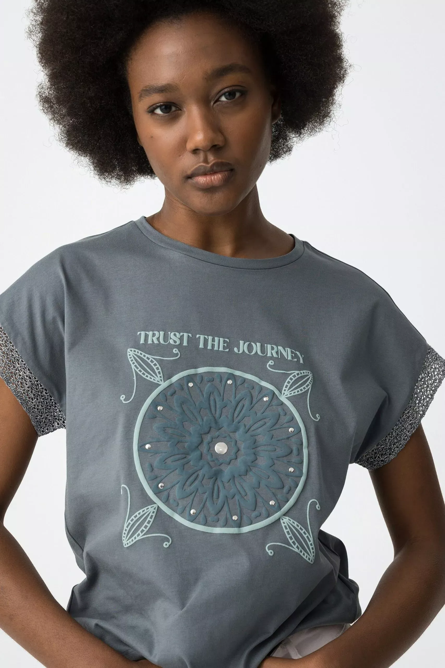 Camiseta Nomada Gris Azulado - Imagen 3