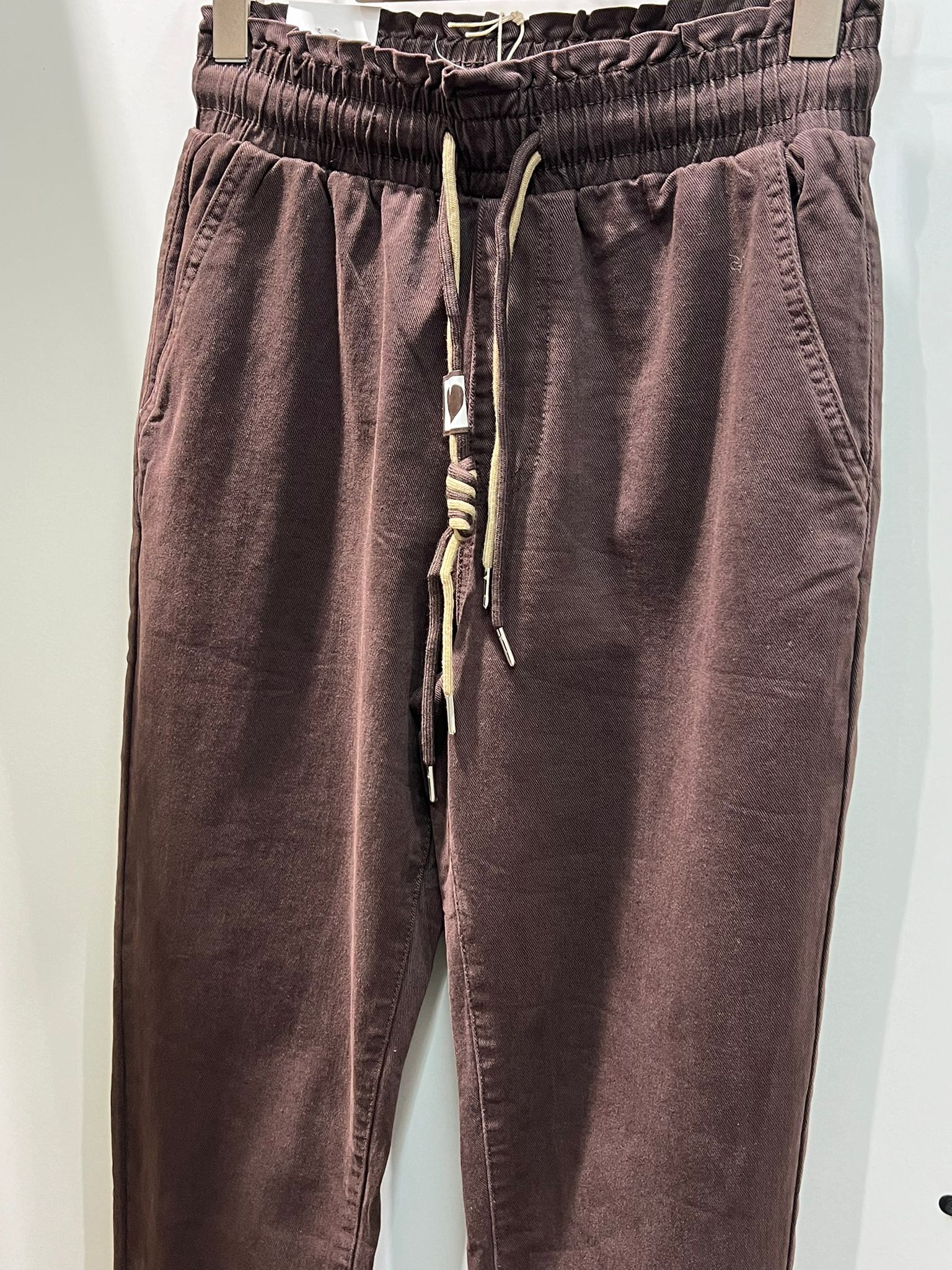 JEAN MOMFIT CHOCOLATE - Imagen 3