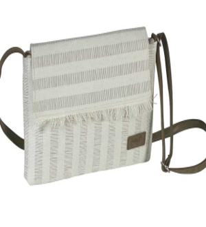 BOLSO SOLAPA RAYAS FLECOS NATURAL